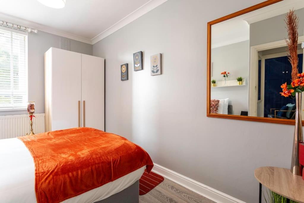 Kensington Balcony Condo For 6 London Luaran gambar