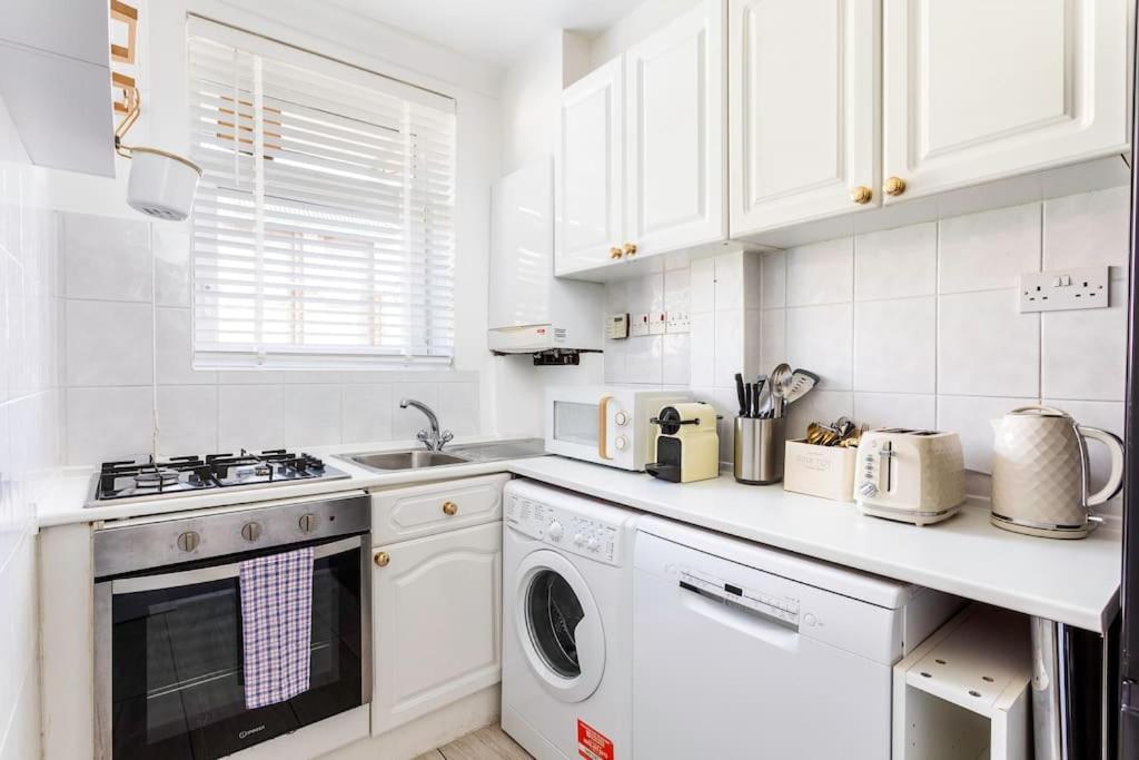 Kensington Balcony Condo For 6 London Luaran gambar